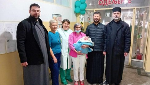 DENIS BOŽIĆNO ČUDO: Darivana prva beba u Negotinu DENIS BOŽIĆNO ČUDO: Darivana prva beba u Negotinu