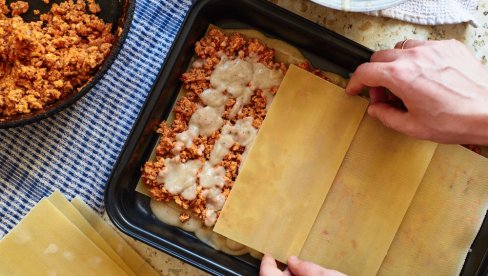 NAPRAVITE NAJUKUSNIJE LAZANJE OD OSTATAKA: Ostalo vam je mesa od božićnog ručka? NAPRAVITE NAJUKUSNIJE LAZANJE OD OSTATAKA: Ostalo vam je mesa od božićnog ručka?