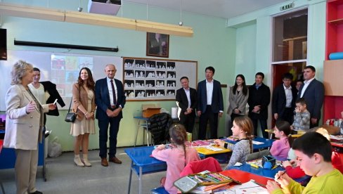 NOVI PLAFONI I RASVETA: Sređuje se OŠ Vuk Karadžić u Surčinu NOVI PLAFONI I RASVETA: Sređuje se OŠ Vuk Karadžić u Surčinu