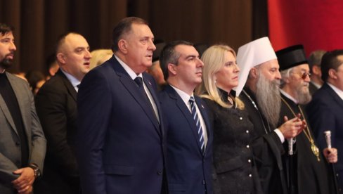 СВЕЧАНА АКАДЕМИЈА ПОВОДОМ ДАНА РЕПУБЛИКЕ СРПСКЕ Додик: Слобода Србима је егзистенцијална, а не филозофска реч СВЕЧАНА АКАДЕМИЈА ПОВОДОМ ДАНА РЕПУБЛИКЕ СРПСКЕ Додик: Слобода Србима је егзистенцијална, а не филозофска реч