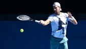 OVO SU SVI ČEKALI DA VIDE: Novak Đoković izašao na teren u Melburnu (VIDEO) OVO SU SVI ČEKALI DA VIDE: Novak Đoković izašao na teren u Melburnu (VIDEO)