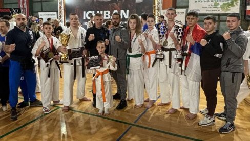 SRBIJA BLISTALA U POLJSKOJ: Borci doneli sedam medalja u domovinu! SRBIJA BLISTALA U POLJSKOJ: Borci doneli sedam medalja u domovinu!