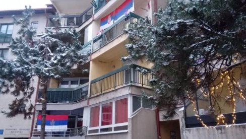TROBOJKE SE ZAVIJORILE RANOM ZOROM: Banjalučani proslavljaju Dan Republike (FOTO) TROBOJKE SE ZAVIJORILE RANOM ZOROM: Banjalučani proslavljaju Dan Republike (FOTO)