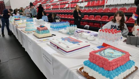 U SLAST I ČAST REPUBLIKE SRPSKE: Građani Istočnog Sarajeva spremili torte sa posebnim motivima (FOTO) U SLAST I ČAST REPUBLIKE SRPSKE: Građani Istočnog Sarajeva spremili torte sa posebnim motivima (FOTO)