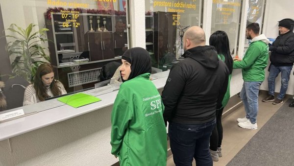 ТРАЖЕ ОБНОВУ ЏАМИЈЕ: Петиција са потписима више од 3.000 грађана Бијелог Поља предата локалним властима ТРАЖЕ ОБНОВУ ЏАМИЈЕ: Петиција са потписима више од 3.000 грађана Бијелог Поља предата локалним властима