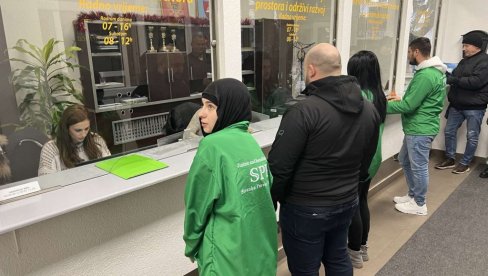 TRAŽE OBNOVU DŽAMIJE: Peticija sa potpisima više od 3.000 građana Bijelog Polja predata lokalnim vlastima TRAŽE OBNOVU DŽAMIJE: Peticija sa potpisima više od 3.000 građana Bijelog Polja predata lokalnim vlastima