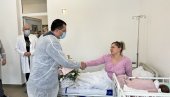 НИНА ПРВА БЕБА У ЛАЗАРЕВЦУ: Општина даривала девојчицу дукатом и са 100. 000 динара НИНА ПРВА БЕБА У ЛАЗАРЕВЦУ: Општина даривала девојчицу дукатом и са 100. 000 динара