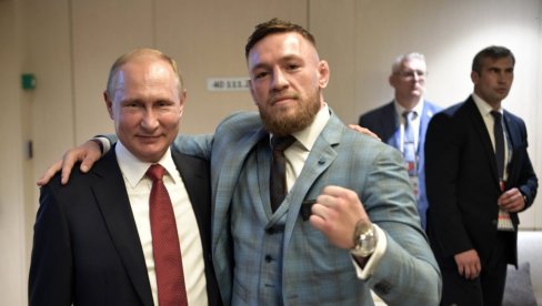ГДЕ СИ ПОШАО? Конор ставио Путину руку на раме - фрка с обезбеђењем (ВИДЕО) ГДЕ СИ ПОШАО? Конор ставио Путину руку на раме - фрка с обезбеђењем (ВИДЕО)