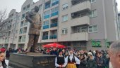ХИРУРГУ НАПАЋЕНОГ СРПСКОГ НАРОДА: Откривен споменик доктору Миодрагу Лазићу у Источној Илиџи