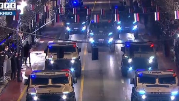 НАЈЈАЧА ПОРУКА СА ТРГА КРАЈИНЕ: Не треба мени твоја Европа, треба ми моје земље свака стопа! НАЈЈАЧА ПОРУКА СА ТРГА КРАЈИНЕ: Не треба мени твоја Европа, треба ми моје земље свака стопа!