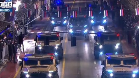 NAJJAČA PORUKA SA TRGA KRAJINE: Ne treba meni tvoja Evropa, treba mi moje zemlje svaka stopa! NAJJAČA PORUKA SA TRGA KRAJINE: Ne treba meni tvoja Evropa, treba mi moje zemlje svaka stopa!