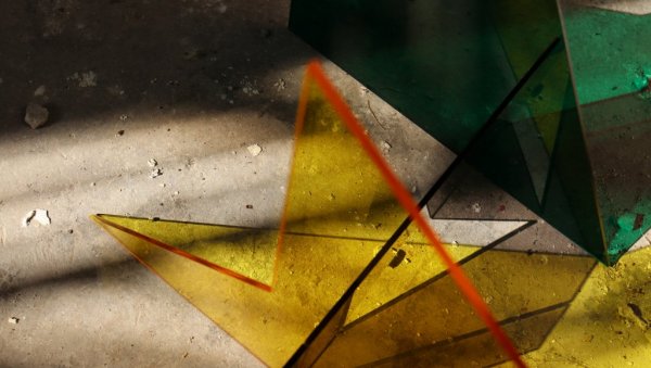 У ПОТРАЗИ ЗА СИГУРНИМ МЕСТОМ: Заједничка поставка Међупростори Ање Николић и Теодоре Николић у Галерији 73 У ПОТРАЗИ ЗА СИГУРНИМ МЕСТОМ: Заједничка поставка Међупростори Ање Николић и Теодоре Николић у Галерији 73