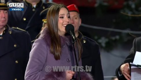 PREDIVNA SCENA U BANJALUCI: Danica Crnogorčević zapevala Pukni zoro PREDIVNA SCENA U BANJALUCI: Danica Crnogorčević zapevala Pukni zoro
