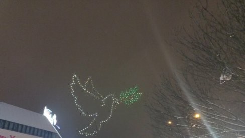 DRON ŠOU: Spektal na banjalučkom nebu posle defilea i Baje Malog Knindže (FOTO/VIDEO) DRON ŠOU: Spektal na banjalučkom nebu posle defilea i Baje Malog Knindže (FOTO/VIDEO)