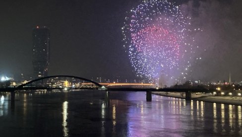 POGLEDAJTE - VELIČANSTVEN VATROMET U BEOGRADU: Spektakl povodim Dana RS u srpskoj prestonici (VIDEO)