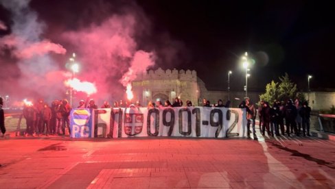 VESELO I BUČNO: Ovako je omladina u Nišu proslavila rođendan Republike Srpske (VIDEO) VESELO I BUČNO: Ovako je omladina u Nišu proslavila rođendan Republike Srpske (VIDEO)