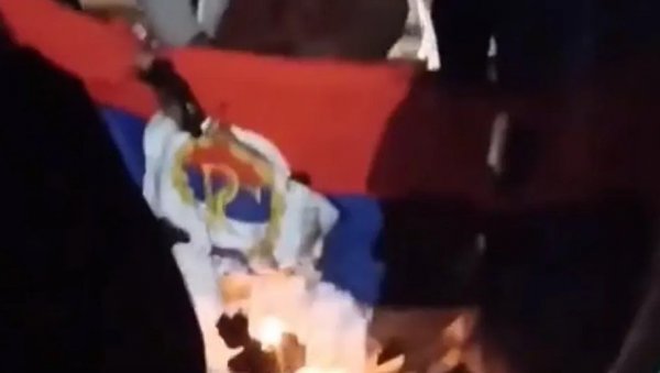 МОЋАН ОДГОВОР НА ПАЉЕЊЕ ТРОБОЈКЕ УЗ АЛАХУ АКБАР: Славимо јер добро знамо да без Републике Српске за нас у БиХ живота нема МОЋАН ОДГОВОР НА ПАЉЕЊЕ ТРОБОЈКЕ УЗ АЛАХУ АКБАР: Славимо јер добро знамо да без Републике Српске за нас у БиХ живота нема