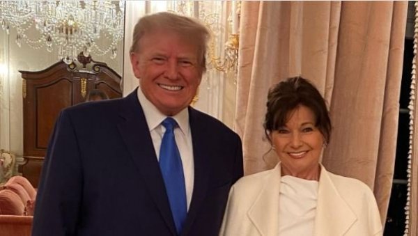 ОВО ЈЕ ТУЖНА НОЋ ЗА ЦЕЛУ ПОРОДИЦУ Огласио се Трамп поводом смрти своје таште рођене у Југославији ОВО ЈЕ ТУЖНА НОЋ ЗА ЦЕЛУ ПОРОДИЦУ Огласио се Трамп поводом смрти своје таште рођене у Југославији
