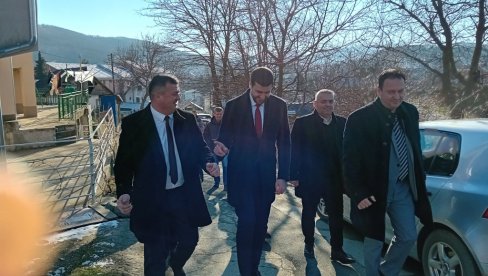 ONO ŠTO SMO OBEĆALI, TO SMO I ZAVRŠILI Đerlek obišao projekat izgradnje vodovodne mreže u Kuršumliji ONO ŠTO SMO OBEĆALI, TO SMO I ZAVRŠILI Đerlek obišao projekat izgradnje vodovodne mreže u Kuršumliji