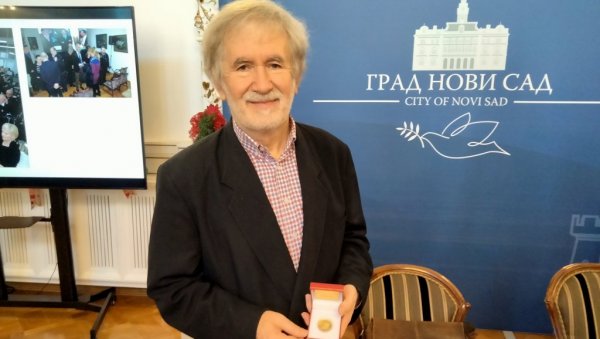 НАША КУЛТУРА ЧУВА НАШ ИДЕНТИТЕТ:У Новом Саду др Бојану Јовановићу уручена Прометејева награда „Дејан Медаковић“ (ФОТО) НАША КУЛТУРА ЧУВА НАШ ИДЕНТИТЕТ:У Новом Саду др Бојану Јовановићу уручена Прометејева награда „Дејан Медаковић“ (ФОТО)