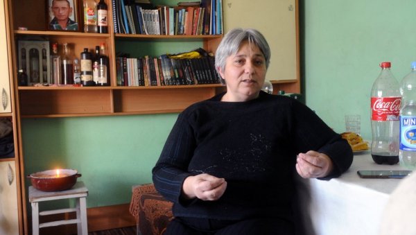 ТО НИСУ ДЕЦА, ТО СУ МОНСТРУМИ Славица Иванић, сестра убијеног Драгомира Јевтића за Новости ТО НИСУ ДЕЦА, ТО СУ МОНСТРУМИ Славица Иванић, сестра убијеног Драгомира Јевтића за Новости