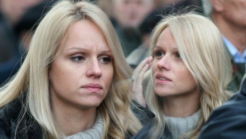 ПОРОДИЦА УЗ ЊУ: Прве слике Тијане Чуровић после операције (ФОТО) ПОРОДИЦА УЗ ЊУ: Прве слике Тијане Чуровић после операције (ФОТО)