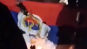 SRPSKI POVRATNICI U FBiH NAKON PALJENJA ZASTAVE: „Ne iznenađuje nas ovo, 1995. godine smo prošli golgotu“ SRPSKI POVRATNICI U FBiH NAKON PALJENJA ZASTAVE: „Ne iznenađuje nas ovo, 1995. godine smo prošli golgotu“
