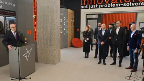 U NOVOM SADU OBNOVLJENA ZGRADA NEKADAŠNJEG RADNIČKOG UNIVERZITETA: Simbol grada i učenja U NOVOM SADU OBNOVLJENA ZGRADA NEKADAŠNJEG RADNIČKOG UNIVERZITETA: Simbol grada i učenja