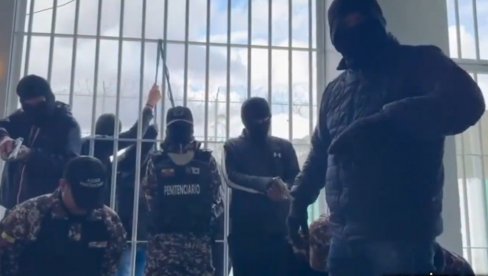 (UZNEMIRUJUĆI SNIMCI) NATERAJTE GA DA VRIŠTI: Odbegli članovi bande vešaju čuvare zatvora u Ekvadoru (UZNEMIRUJUĆI SNIMCI) NATERAJTE GA DA VRIŠTI: Odbegli članovi bande vešaju čuvare zatvora u Ekvadoru