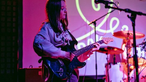 VEČERAS U „FABRICI“ KONCERT NAJMLAĐIH ROKERKI : Rok kamp za devojčice u Novom Sadu VEČERAS U „FABRICI“ KONCERT NAJMLAĐIH ROKERKI : Rok kamp za devojčice u Novom Sadu
