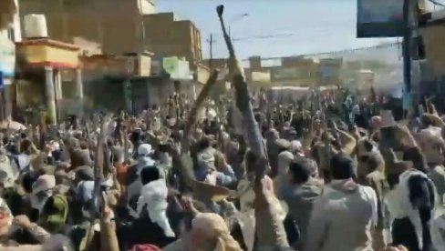 HUTI NAJAVILI MOMENTALNU MOBILIZACIJU: Hiljade ljudi sa oružjem na ulicama širom Jemena (VIDEO)