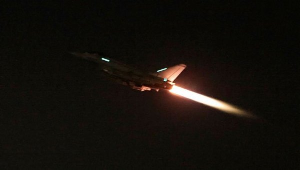 ХУТИ ПОНОВО МЕТА АМЕРИКЕ: Хаос у јеменској престоници, снажан ракетни удар - током ноћи одјекнула јака експлозија ХУТИ ПОНОВО МЕТА АМЕРИКЕ: Хаос у јеменској престоници, снажан ракетни удар - током ноћи одјекнула јака експлозија