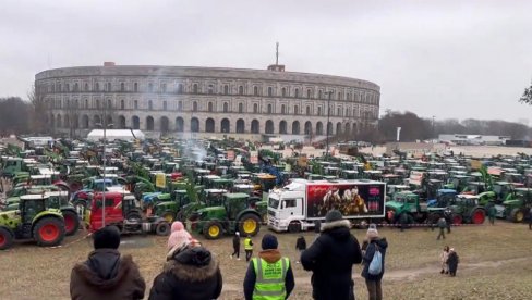 KOLAPSU U NEMAČKOJ SE NE NAZIRE KRAJ: Besni poljoprivrednici blokirali tri najveća grada u Bavarskoj (VIDEO)