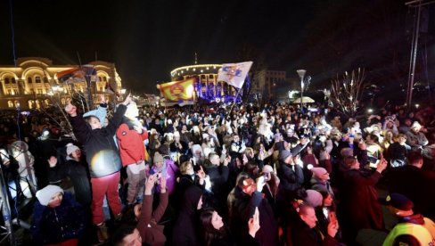 PRAVOSLAVNA NOVA GODINA U SRPSKOJ: Milan Vasić, Jelena Tomašević i „Legende“ poklanjaju nezaboravne koncerte (VIDEO)