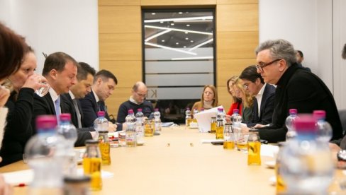 Чадеж и Цветковић о новим пројектима подршке развоју српске привреде Чадеж и Цветковић о новим пројектима подршке развоју српске привреде