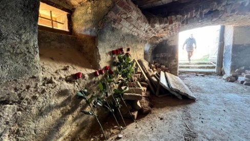 RAZVALJENA VRATA SOBE SEĆANJA: Oskrnavljena Spomen kuća 14. januar u Voćinu RAZVALJENA VRATA SOBE SEĆANJA: Oskrnavljena Spomen kuća 14. januar u Voćinu