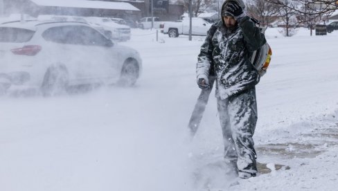 OBEZBEDITE ZALIHE HRANE I LEKOVA Batut izdao novo upozorenje: Vreme će biti opasno u ovim gradovima - detaljna uputstva za prvu pomoć (FOTO) OBEZBEDITE ZALIHE HRANE I LEKOVA Batut izdao novo upozorenje: Vreme će biti opasno u ovim gradovima - detaljna uputstva za prvu pomoć (FOTO)
