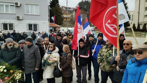 OTKRIVENA SPOMEN PLOČA TETOVSKIM MUČENICIMA: Odata pošta stradalima pre osam decenija OTKRIVENA SPOMEN PLOČA TETOVSKIM MUČENICIMA: Odata pošta stradalima pre osam decenija