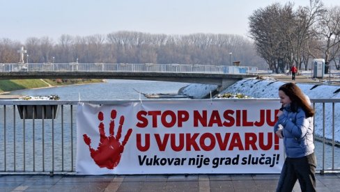 MRŽNJA SE ODOMAĆILA U VUKOVARU, SRBI ŽIVE U STRAHU: Posle protesta roditelja, nova strepnja - Šta kad huligani budu na slobodi? (FOTO)