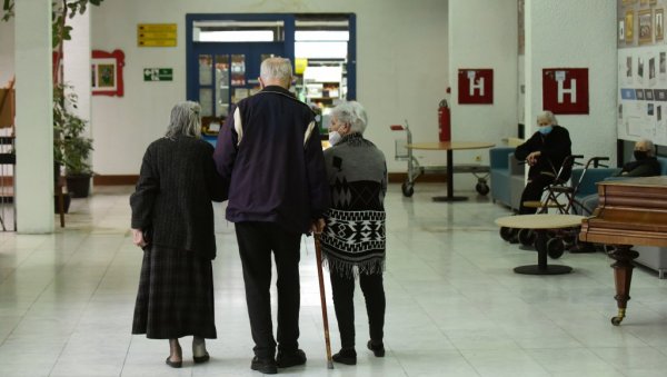 СТАРОСТ СВЕ ВИШЕ ЛУКСУЗ: Повећане цене смештаја у приватним старачким домовима, чекање у државним све дуже СТАРОСТ СВЕ ВИШЕ ЛУКСУЗ: Повећане цене смештаја у приватним старачким домовима, чекање у државним све дуже