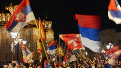 TROBOJKE, BAKLJE I PESME KOJE U SRCE DIRAJU: Banjalučani dočekali Pravoslavnu novu godinu (FOTO/VIDEO) TROBOJKE, BAKLJE I PESME KOJE U SRCE DIRAJU: Banjalučani dočekali Pravoslavnu novu godinu (FOTO/VIDEO)