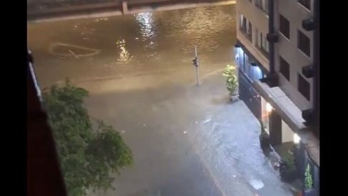 DEČAKA ODNELA BUJICA, NIJE MU BILO SPASA: Poplave i klizišta napravile haos, više od dva miliona domaćinstava ostalo bez struje (VIDEO)
