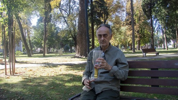 ТРЕБИЊСКИ ИНОВАТОР БОРКО БАБАЉ У САД ОСВОЈИО ПЕТ ЗЛАТНИХ МЕДАЉА: Флаша-чаша очарала Амере ТРЕБИЊСКИ ИНОВАТОР БОРКО БАБАЉ У САД ОСВОЈИО ПЕТ ЗЛАТНИХ МЕДАЉА: Флаша-чаша очарала Амере