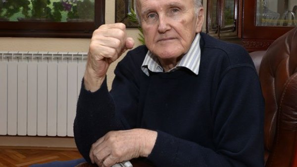 ЗАДУЖИО ЗАВИЧАЈ КЊИГОМ И МАЛИНОМ: После смрти Добрила Ненадића у Ариљу успостављени Добрилови дани, добио мурал, али не и скулптуру ЗАДУЖИО ЗАВИЧАЈ КЊИГОМ И МАЛИНОМ: После смрти Добрила Ненадића у Ариљу успостављени Добрилови дани, добио мурал, али не и скулптуру