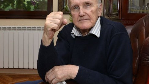 ЗАДУЖИО ЗАВИЧАЈ КЊИГОМ И МАЛИНОМ: После смрти Добрила Ненадића у Ариљу успостављени Добрилови дани, добио мурал, али не и скулптуру ЗАДУЖИО ЗАВИЧАЈ КЊИГОМ И МАЛИНОМ: После смрти Добрила Ненадића у Ариљу успостављени Добрилови дани, добио мурал, али не и скулптуру