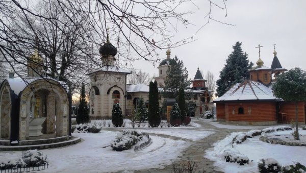 ЧУДЕСНА СВЕТИЊА УКРАЈ ГРАДА ОРЛОВИЋА ПАВЛА: Манастир Лешје - на темељима богомоље из 14. века, о којој записи постоје и у Хиландару ЧУДЕСНА СВЕТИЊА УКРАЈ ГРАДА ОРЛОВИЋА ПАВЛА: Манастир Лешје - на темељима богомоље из 14. века, о којој записи постоје и у Хиландару