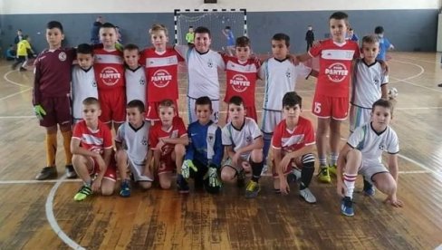 U VRBASU ZAVRŠEN FUDBALSKI TURNIR: Ugostili decu iz Gračanice U VRBASU ZAVRŠEN FUDBALSKI TURNIR: Ugostili decu iz Gračanice