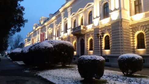 Zgrada „Načelstvo“ dobila dekorativnu rasvetu Zgrada „Načelstvo“ dobila dekorativnu rasvetu