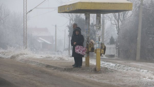 КИША ПРЕЛАЗИ У СНЕГ, У БЕОГРАДУ ПЉУСАК ОД РАНОГ ЈУТРА: Хладни фронт стиже у Србију, температура опет у минусу КИША ПРЕЛАЗИ У СНЕГ, У БЕОГРАДУ ПЉУСАК ОД РАНОГ ЈУТРА: Хладни фронт стиже у Србију, температура опет у минусу