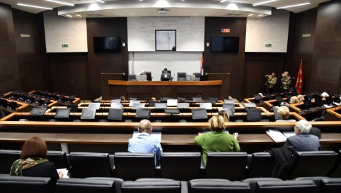 ODBORNICI OPET U KLUPAMA: Konstitutivna sednica Skupštine grada Kraljeva do 4. februara ODBORNICI OPET U KLUPAMA: Konstitutivna sednica Skupštine grada Kraljeva do 4. februara